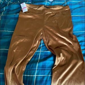 Shiny gold leggings